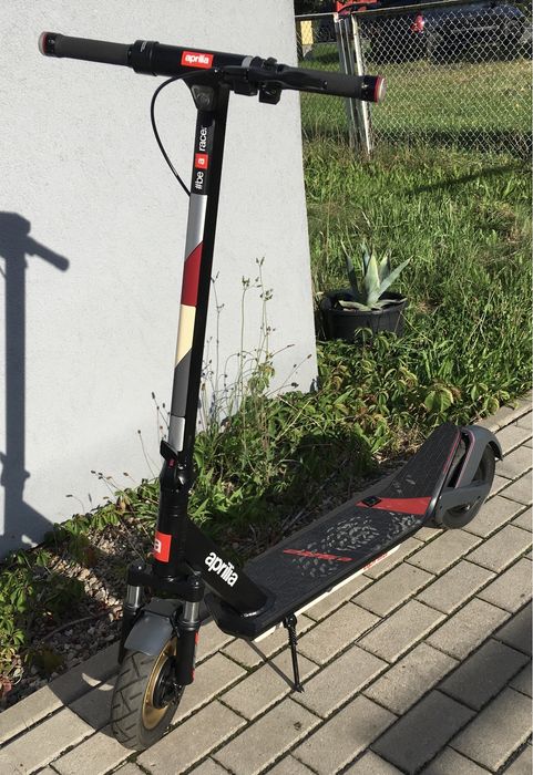 Hulajnoga elektryczna Aprilia eSR2 350W Stan jak nowy!