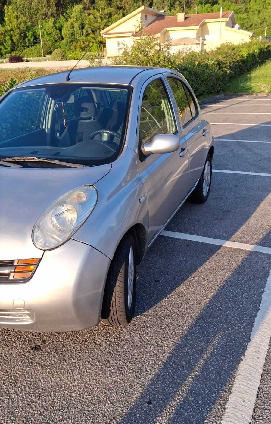Carro citadino com embraiagem nova