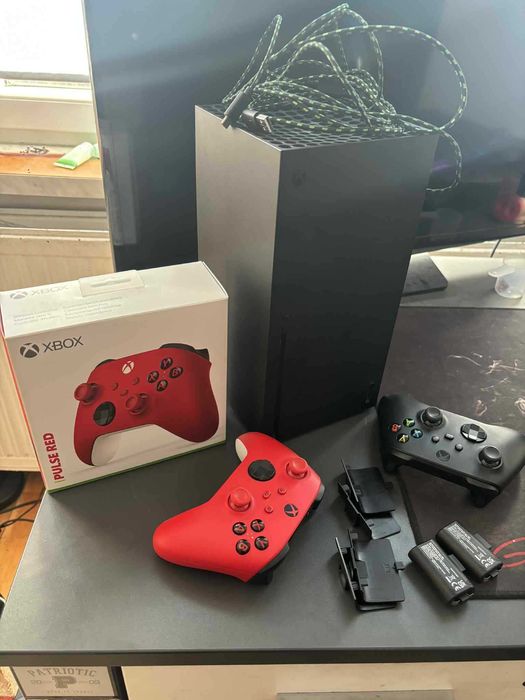 Sprzedam Xboxa Series X 1TB SSD