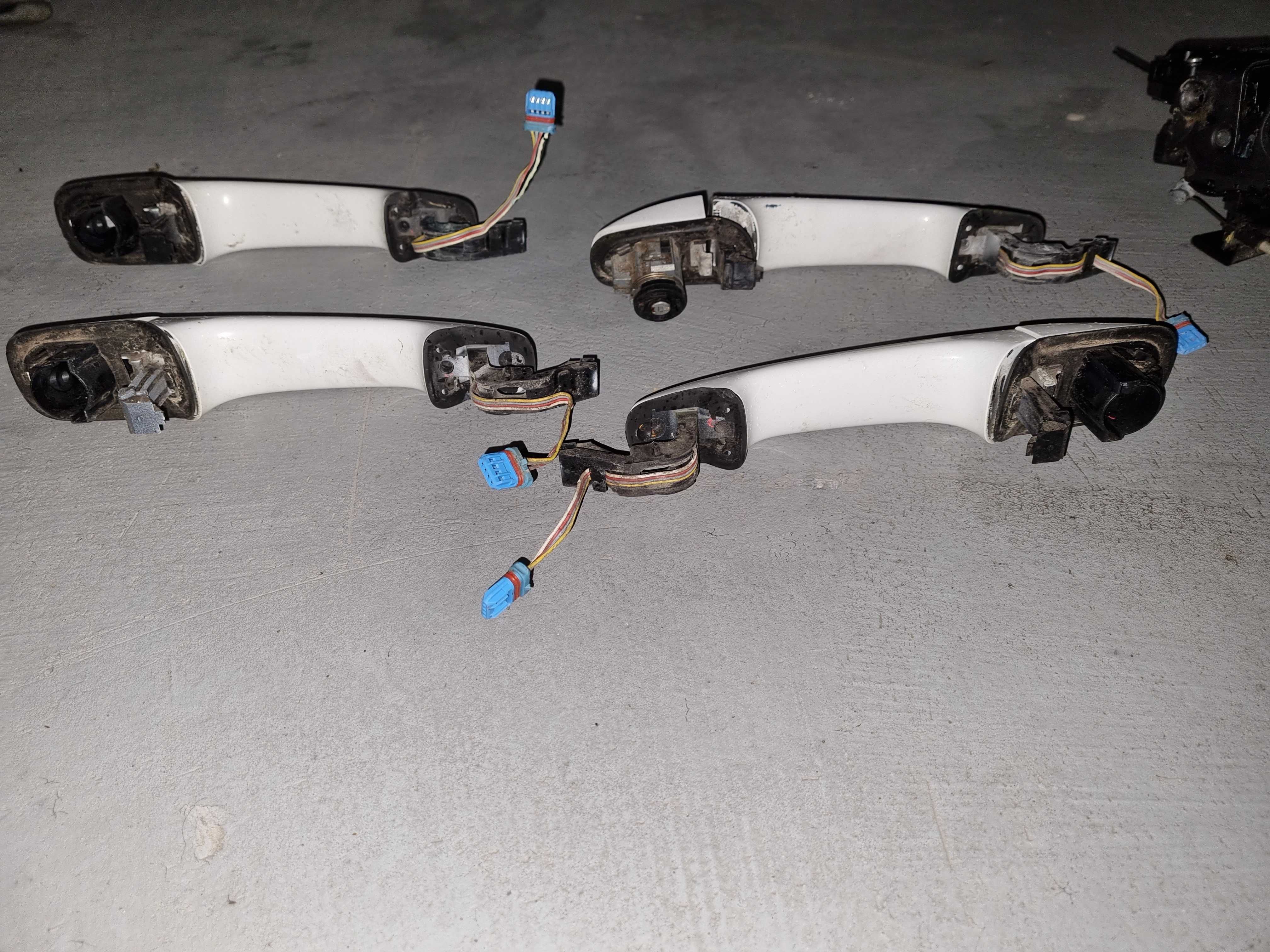 Komplet Klamek Klamka Drzwi Key Less Zewnętrzna VOLVO XC60 12r