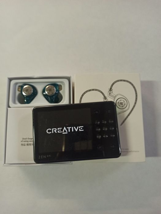 Продам мп3 плеер creative zen x-fi с наушниками