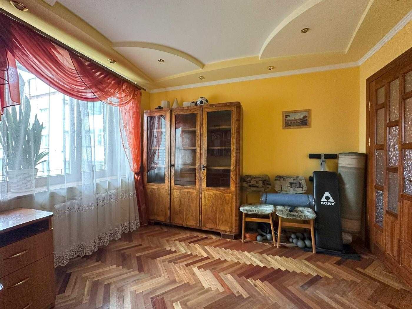 3-кімнатна квартира з ремонтом у Львові, вул. Панча, 67 м²