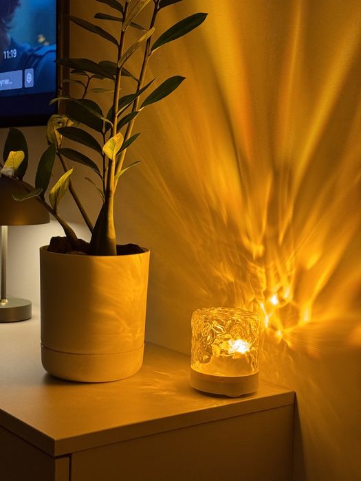 Світильник з ефектом північного сяйва