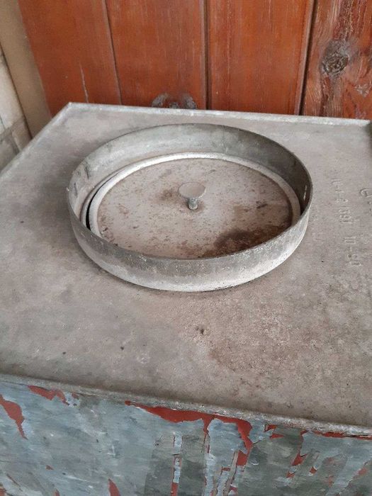 Емкость оцинкованная 110л с подставкой