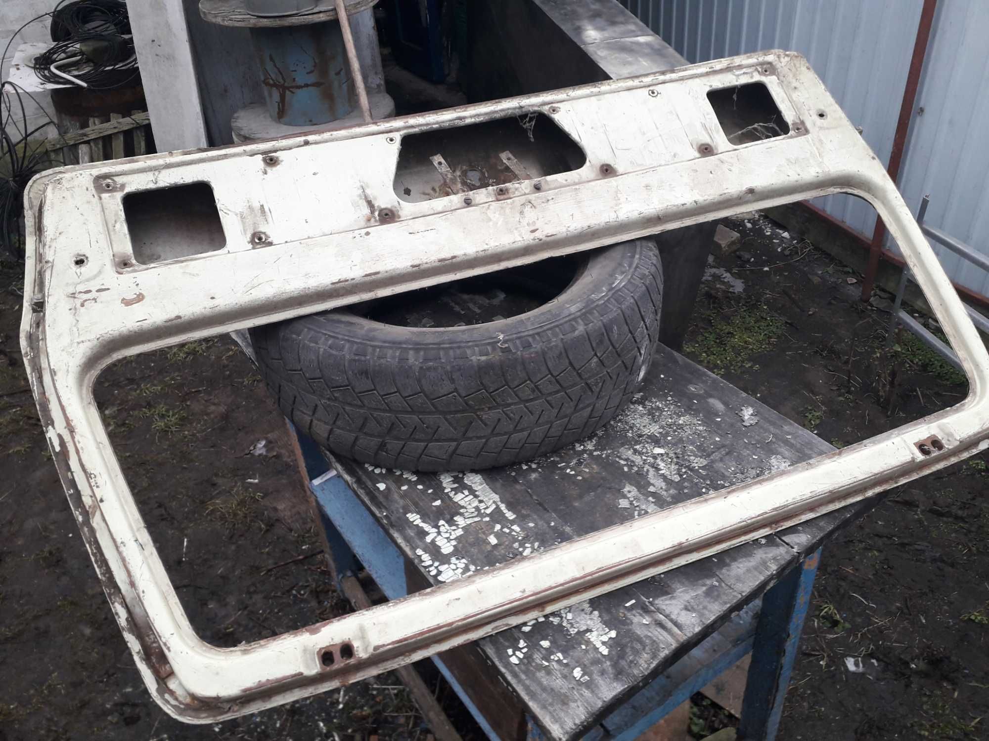 Продам двери и заднюю ляду на Газ 24- 02