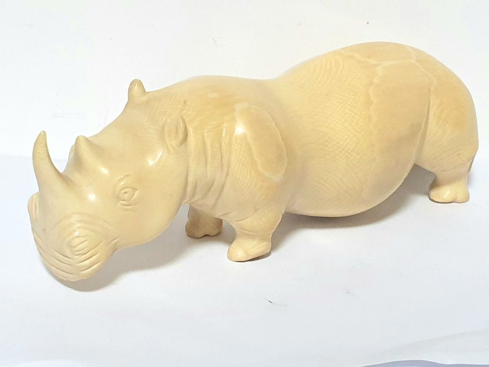 Magnífica preciosa antiga escultura asiática de um rinoceronte