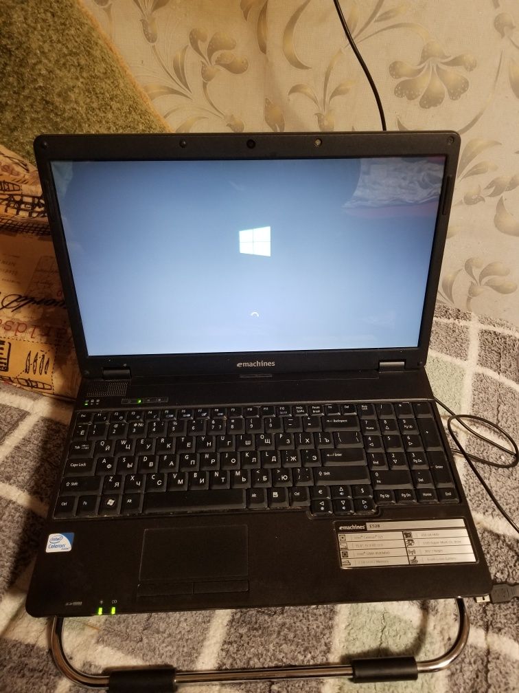 Acer emachines e528 p8700/4gb ddr3/250gb 2200грн!