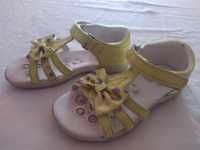 Sandálias Amarelas da Chiccco. Tam. 27