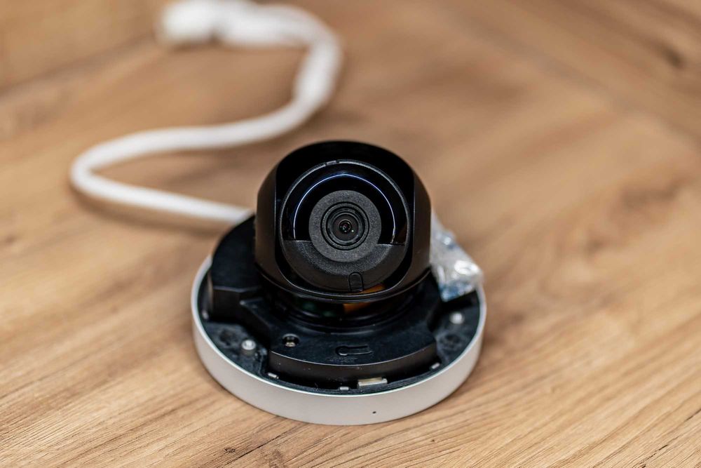 Kamera kopułkowa z mikrofonem IP Hikvision DS-2CD2123G0-IU 2Mpx