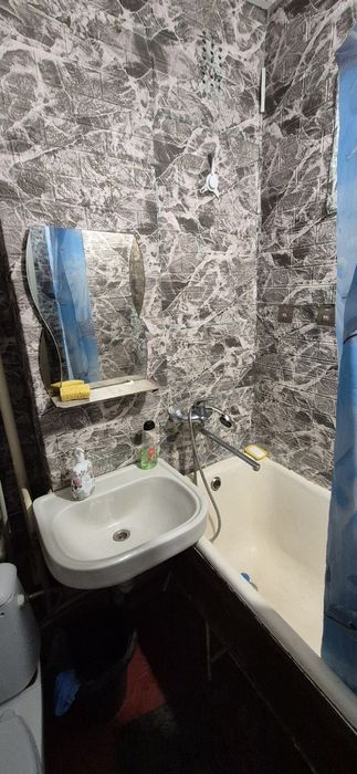 Здам подобово дешево квартиру на Засумській в центрі міста.
Є все необ