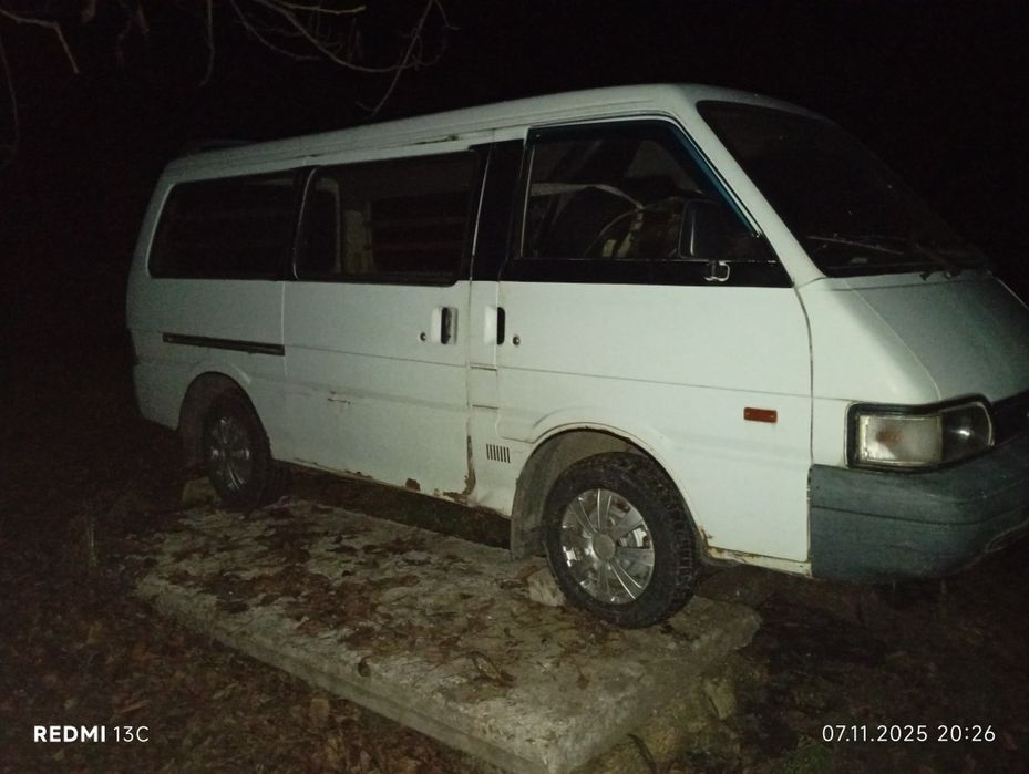 Авто бусик під відновлення або запчастини.