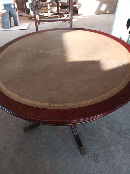 Stól Okrągły Antyk na lwich lapach