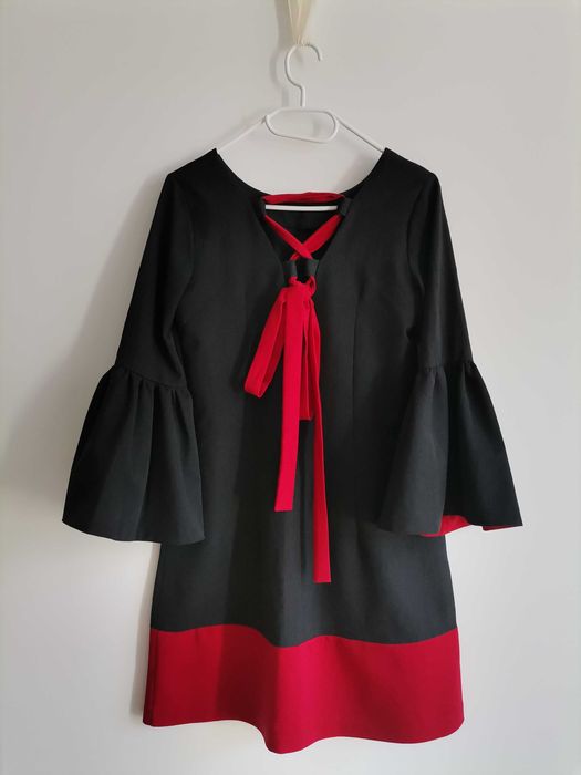 Vestido Curto Cinza Escuro com Cordão Vermelho, Natal, Tamanho S