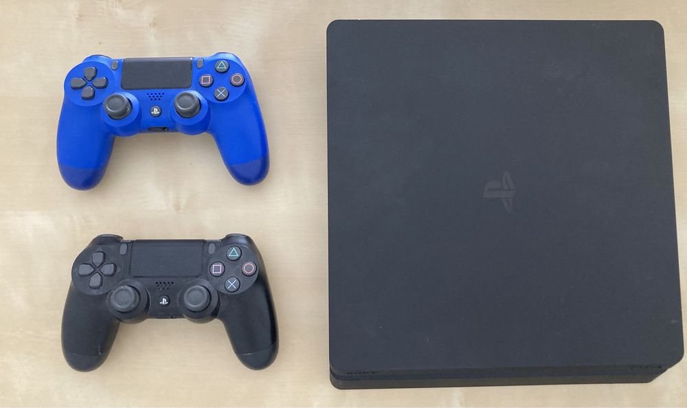 PS4 Slim 1TB + 2 Comandos