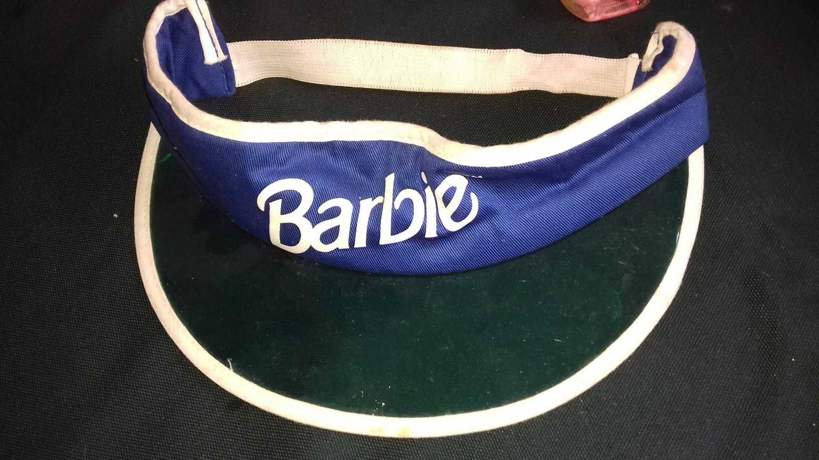 Mala, pala para o sol e verniz da Barbie dos anos 90