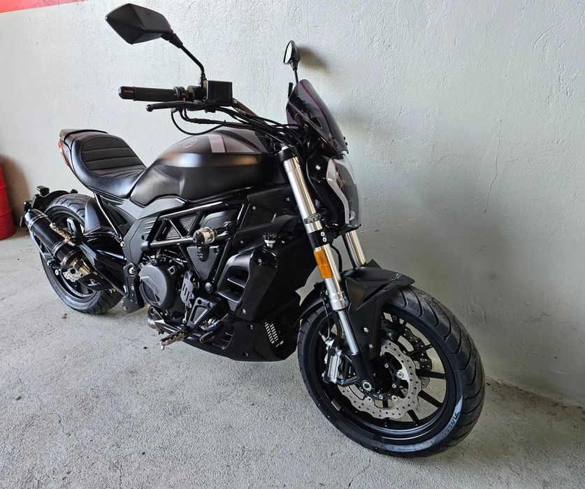 Benelli 502 C Benelli 502c Cruiser jak nowy sprowadzony transport Leo Vince