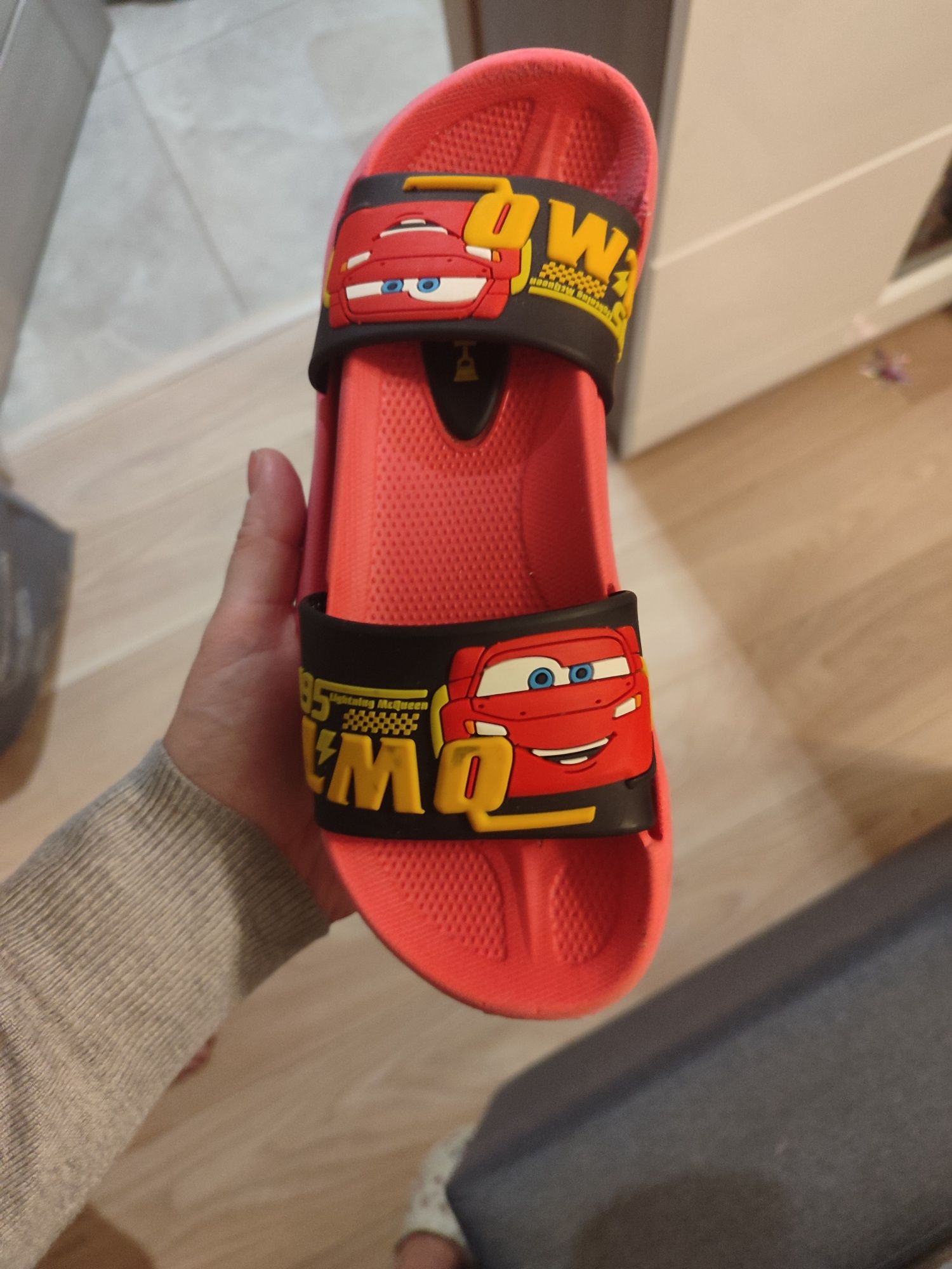 Klapki w rozmiarze 29
