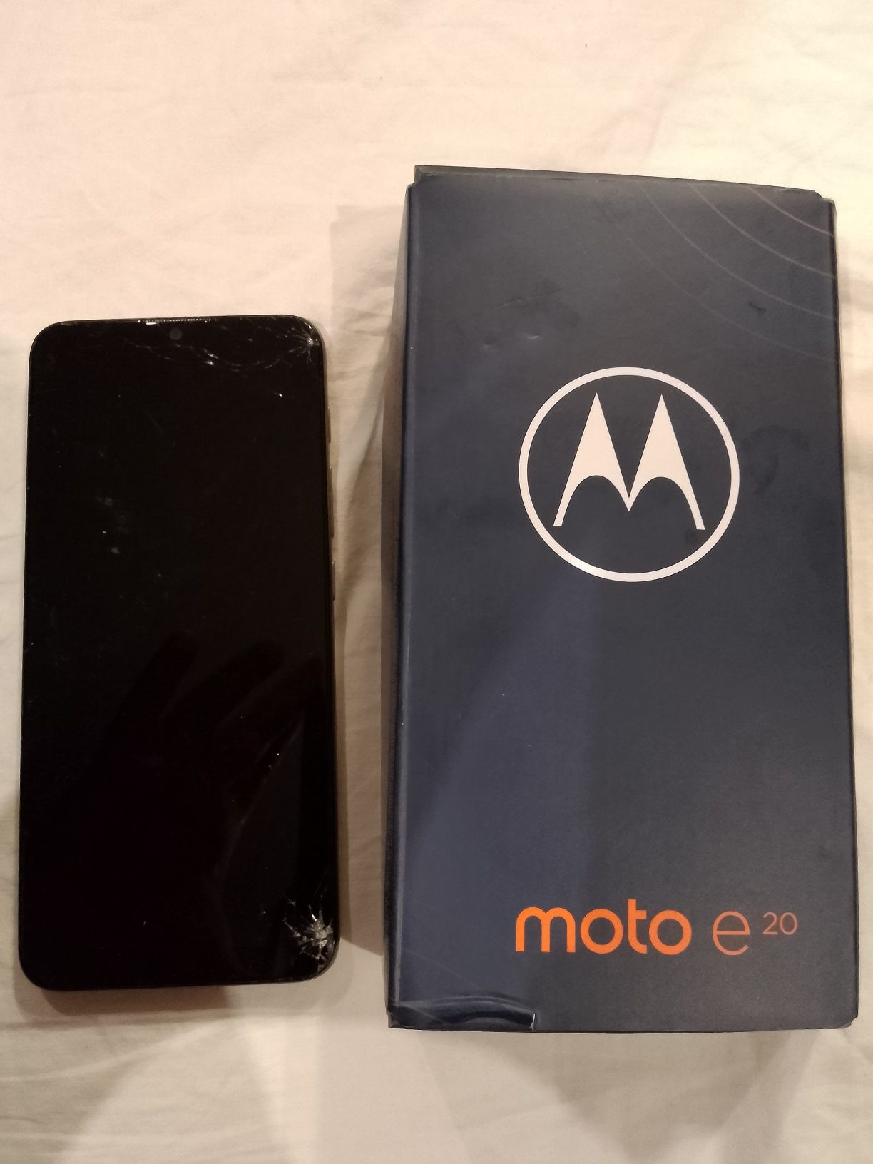 Smartfon MOTOROLA Moto E20 2/32GB 6.5" Grafitowy