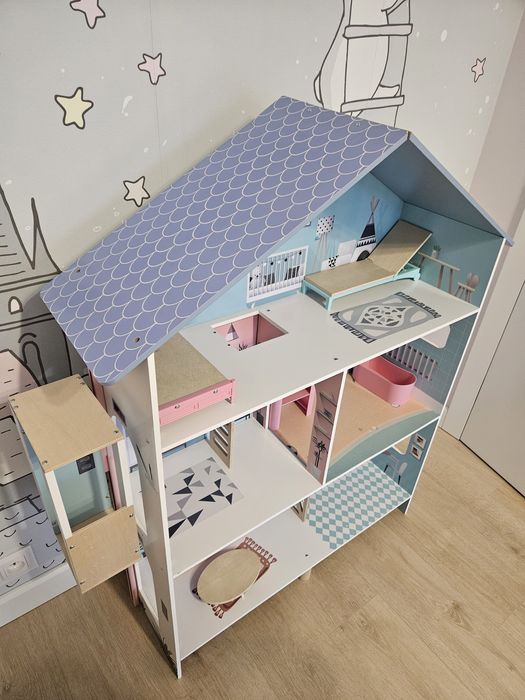 Drewniany domek dla lalek,  duży