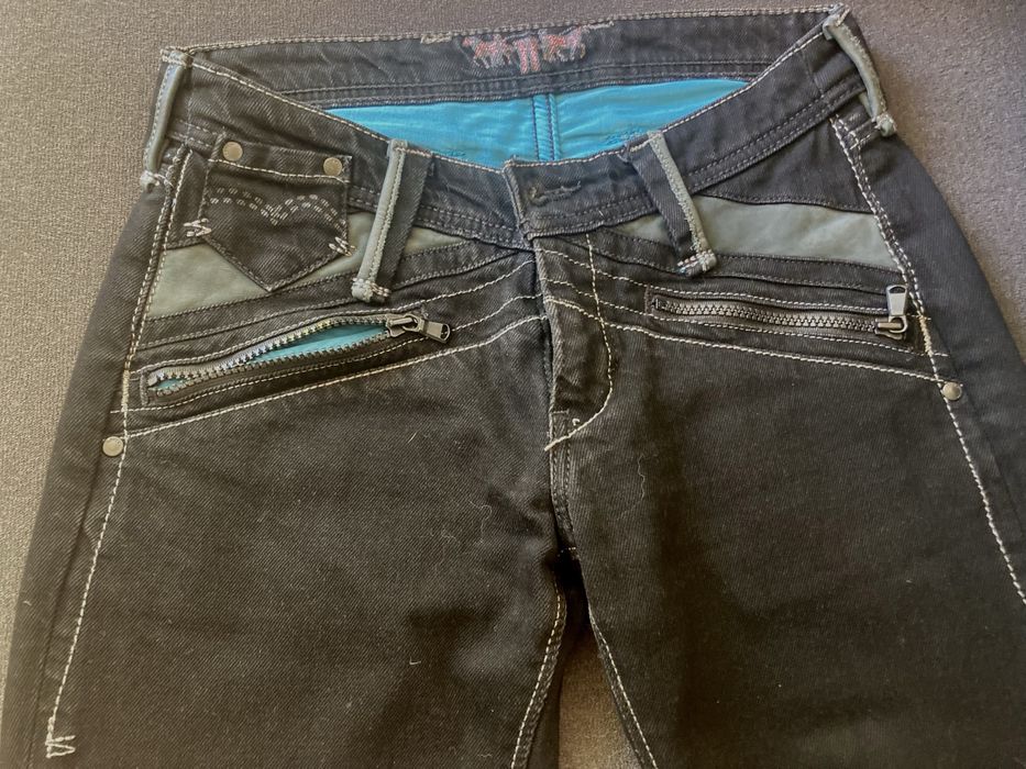 Calças levis, pretas, edição limitada, n 34, compradas no corte inglês