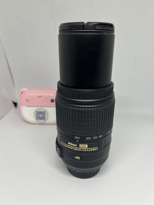Об'єктив Nikon AF-S 55-300 mm f/4.5-5.6 ED VR