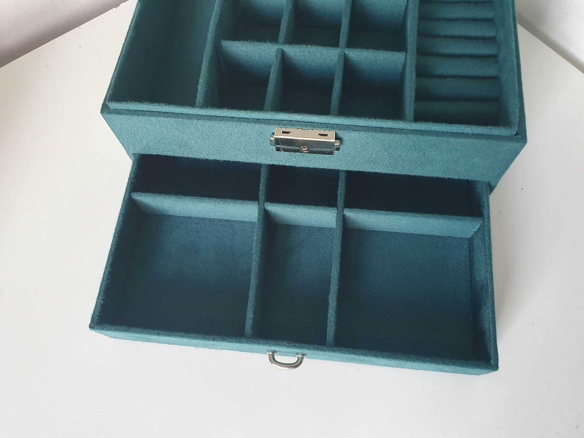 Zielona morska szkatułka organizer na biżuterię zamykany na kluczyk