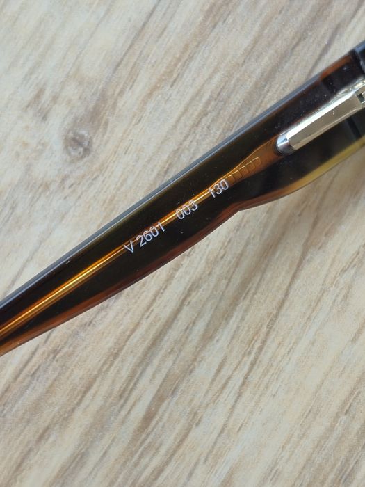 Жіноча вузька двукольорова оправа V2601 від Valentino!