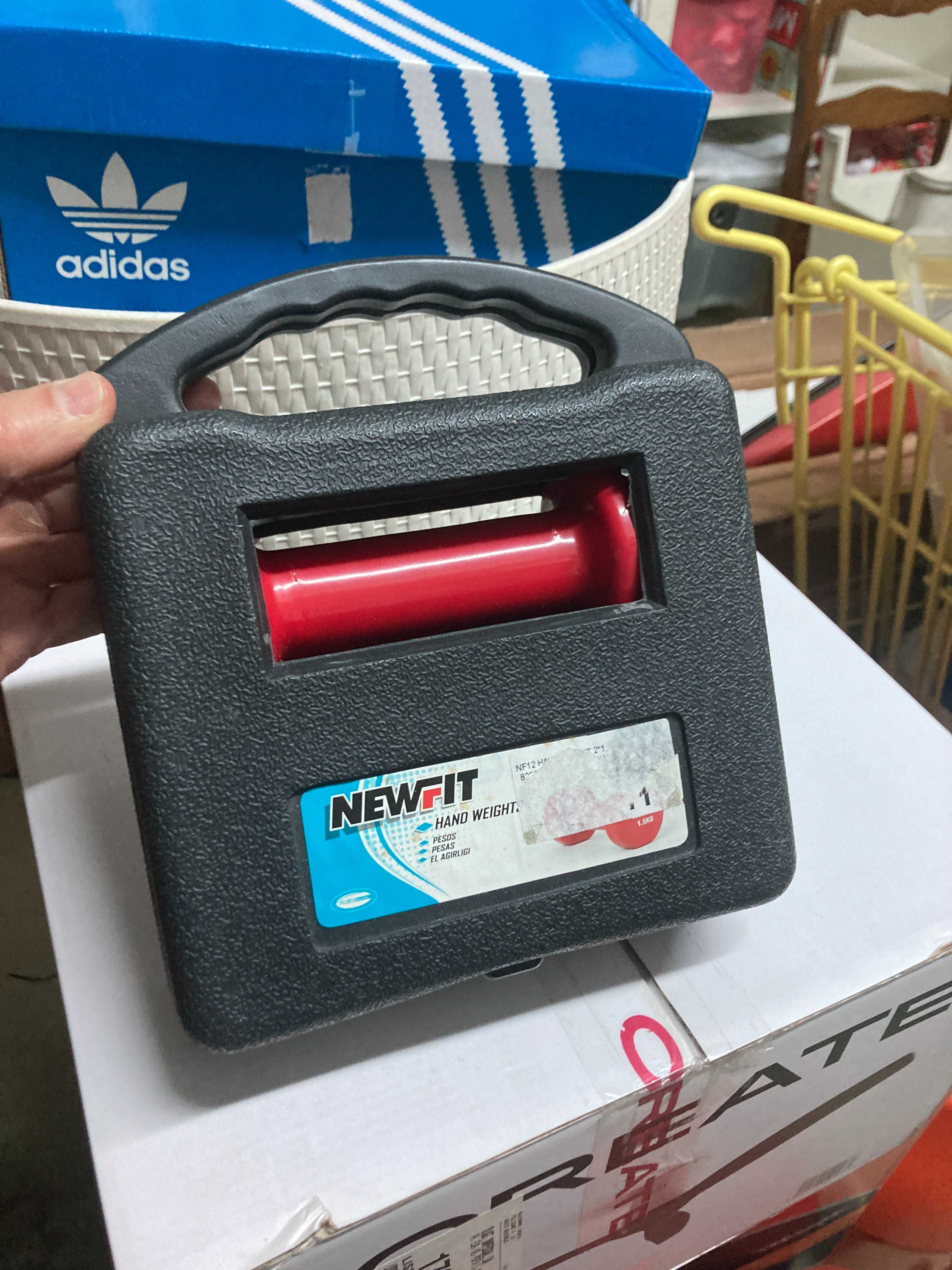 Halteres de 1,5kg, com caixa de transporte, como novos.