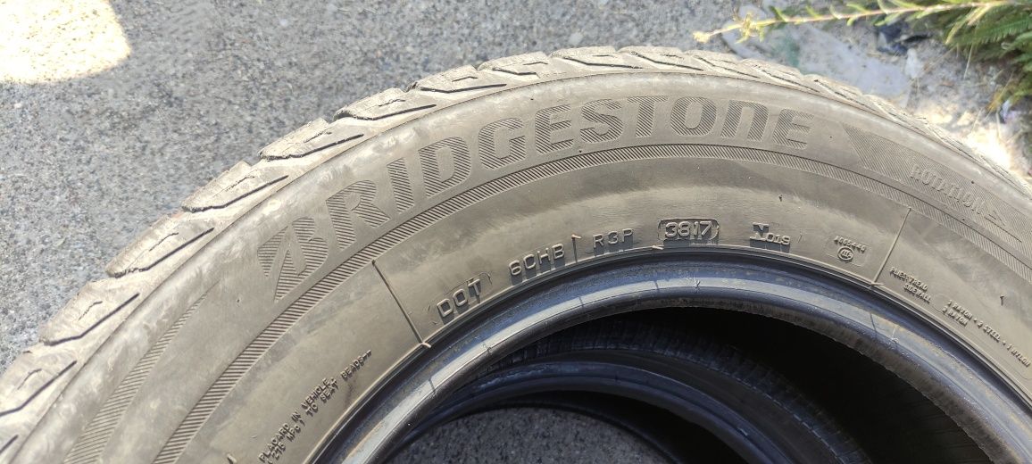 Opony zimowe z 2017r 215/65/16 Bridgestone PN