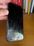 iPhone 8 com ecrã partido