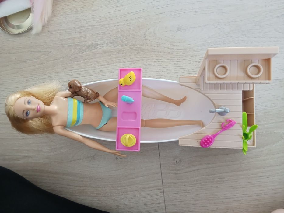 Лялька Барбі з ванною