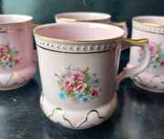 Piękny kubek z różowej porcelany Chodov
