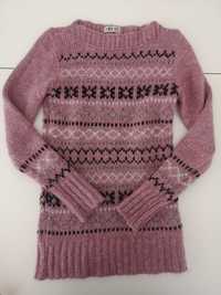 Śliczny sweterek świąteczny w kolorze liliowym z wełną i moherem