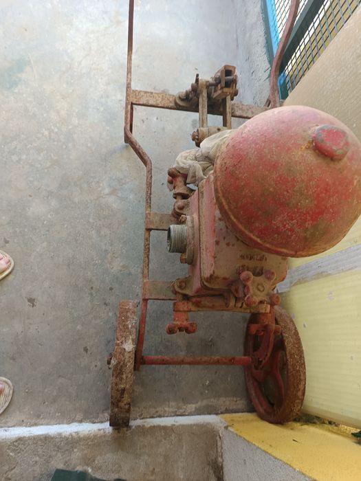 Bomba de tirar água ou vinho do túnel