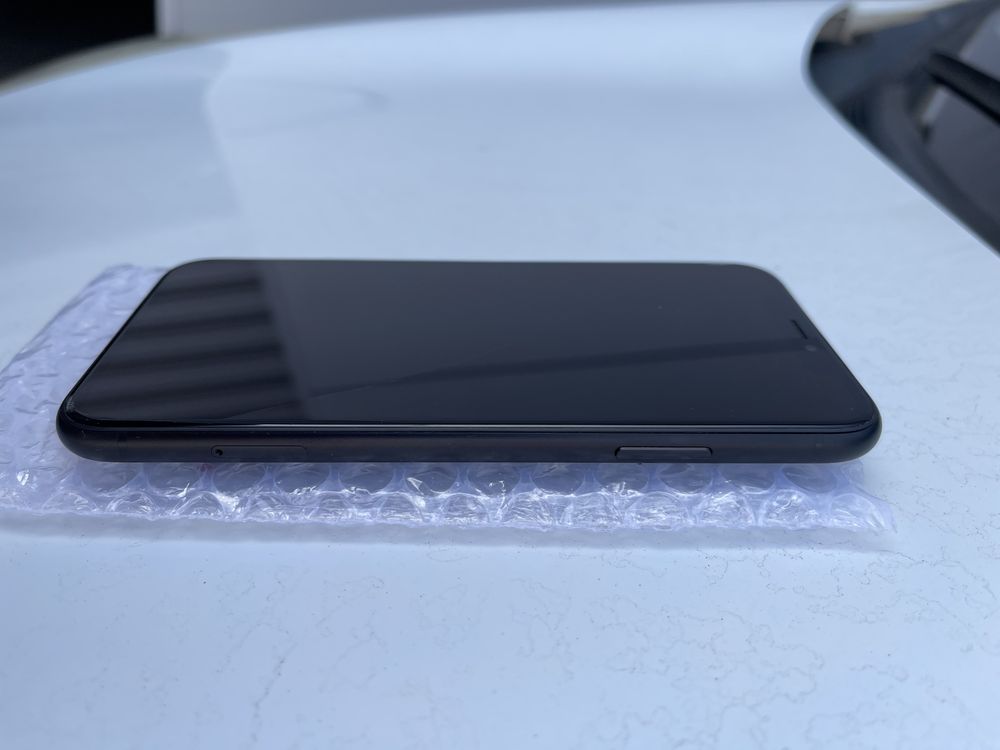 iPhone XR 64GB Preto