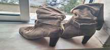 Botas bege cano alto