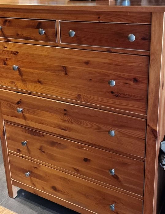 Sprzedam meble do sypialni- IKEA HEMNES - łóżko, szafki nocne, komodę.