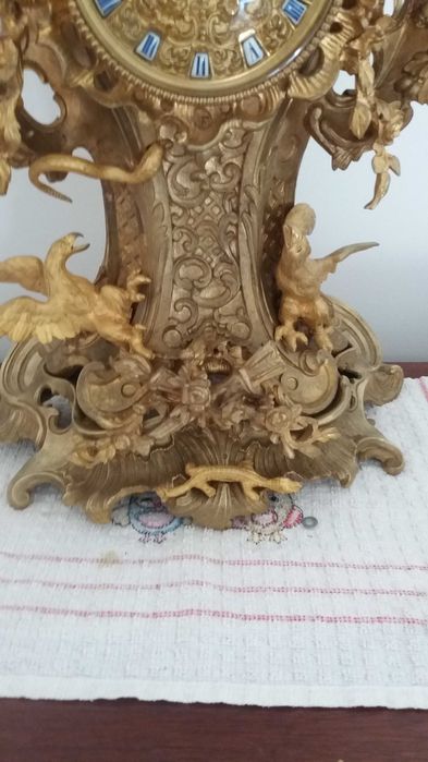 Relógio de pêndulo Luís XIV rococó, bronze dourado.