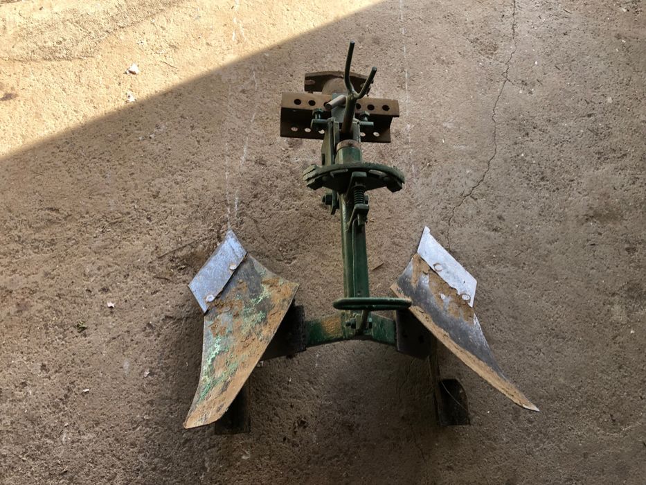 Goldoni 14cv c/alfaias e reboque