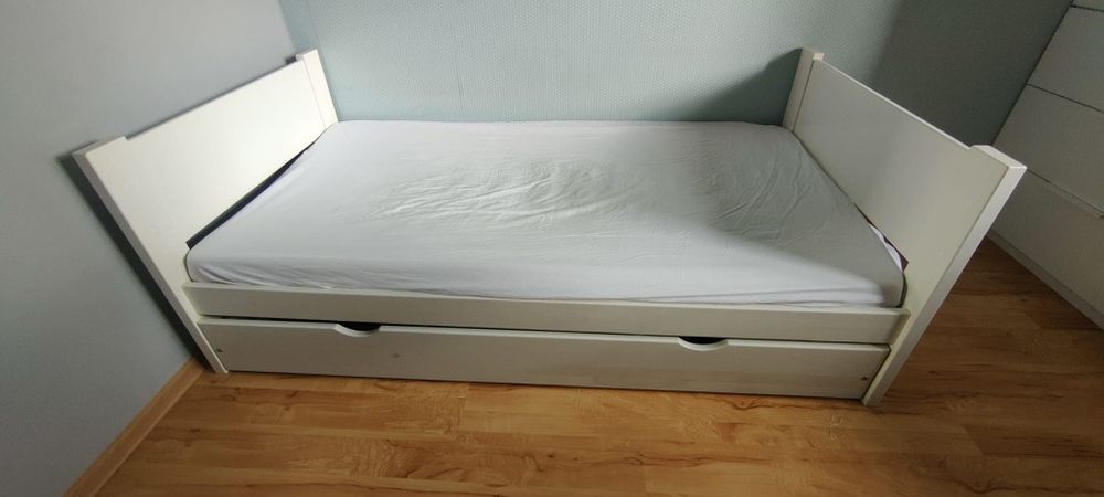 Łóżko młodzieżowe białe