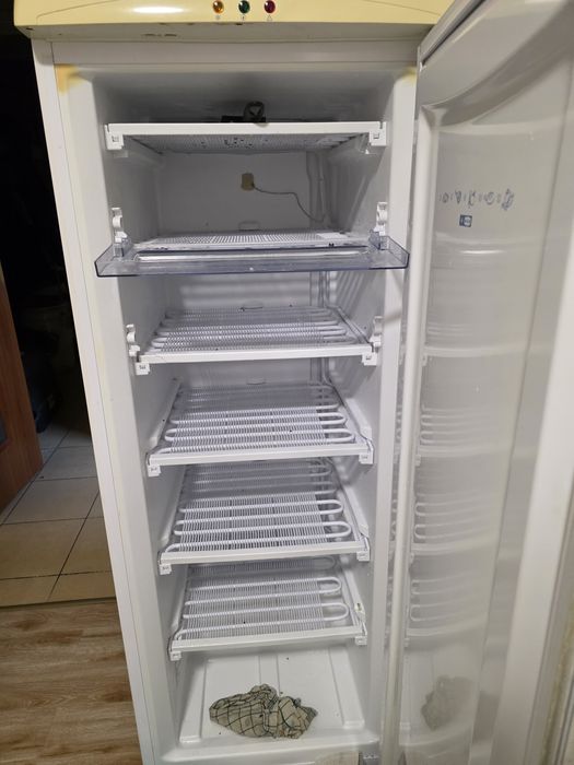 Zamrazarka 6 polek  150cm. wys.