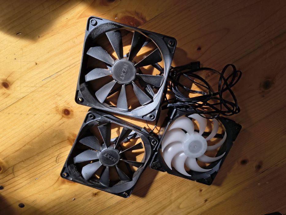 3 wentylatory 120mm - 2x NZXT + 1x SPC Stella ARGB