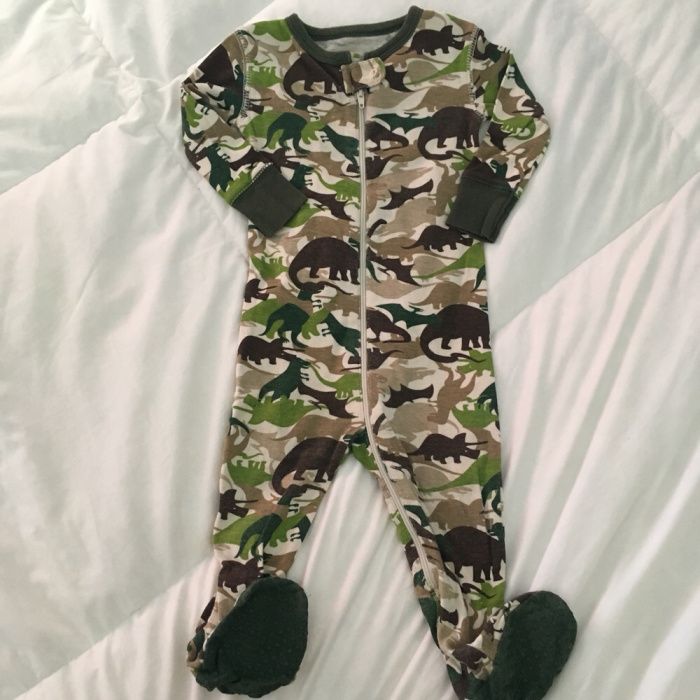 Pijama old navy Dinossauros 3-6 meses