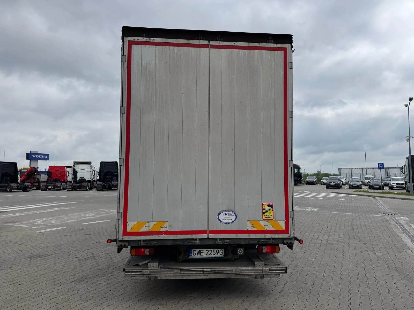 Renault D 16 2.1  po kontrakcie; winda; ładowność 8108kg; DMC 16t; euro VI