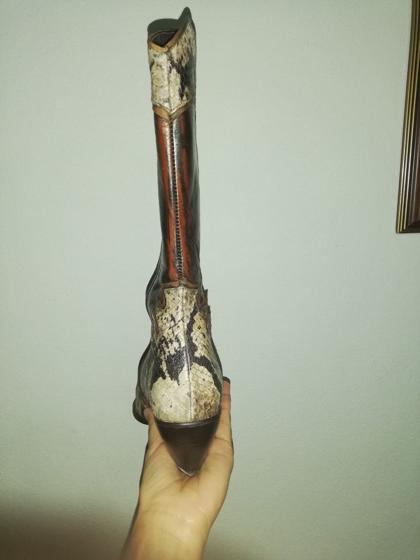 Botas em pele Bugatty