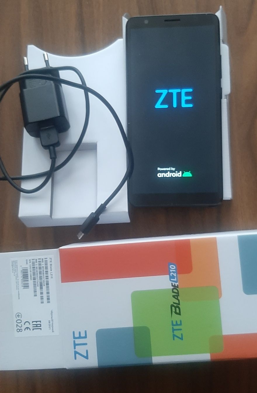 Смартфон ZTE Blade L210
Смартфон ZTE Blade L210