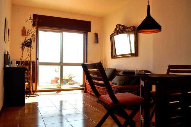 Aluga-se apartamento T1 em Miramar