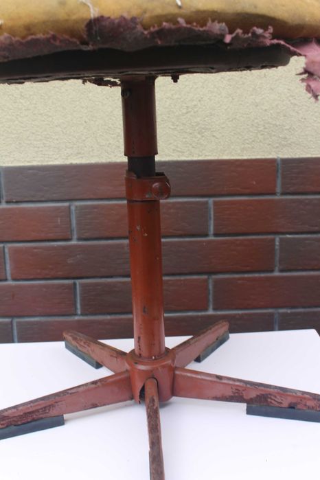 stary taboret warsztatowy