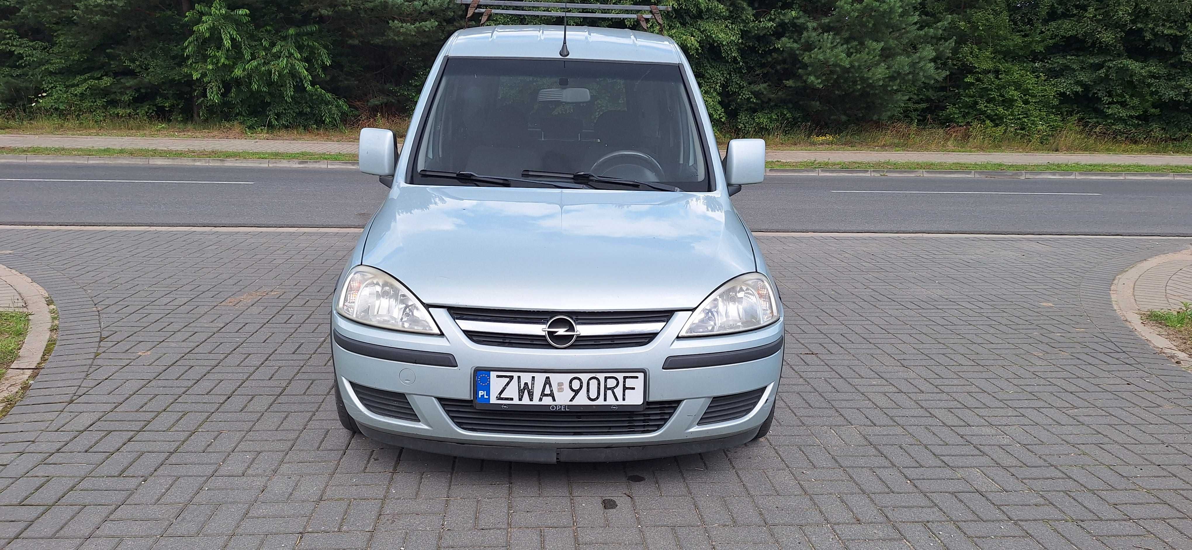 samochód osobowy Opel Combo