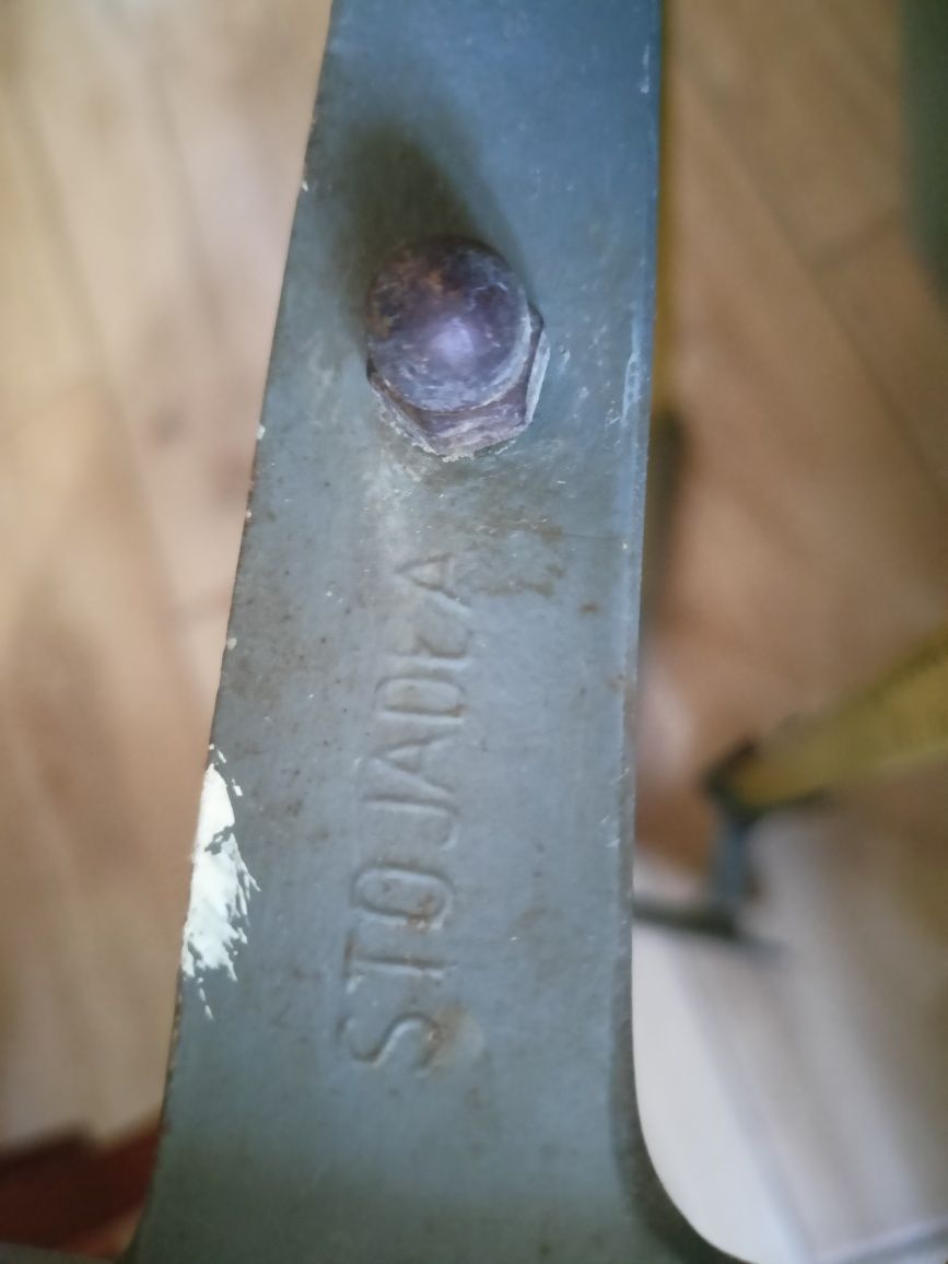 Wieszak aluminiowy stojadła PRL